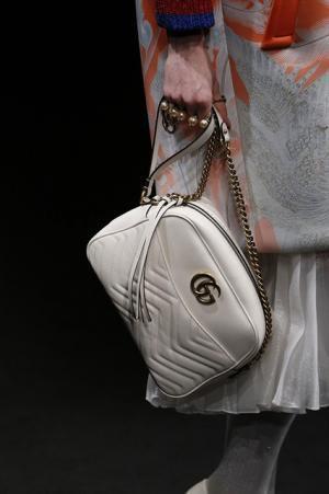 グッチのハンドバッグ「GGマーモント」が進化！ベルベット素材やハート、GGデザインのキルティング