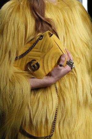 グッチのハンドバッグ「GGマーモント」が進化！ベルベット素材やハート、GGデザインのキルティング