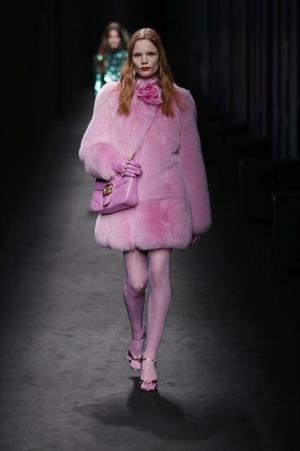 グッチのハンドバッグ「GGマーモント」が進化！ベルベット素材やハート、GGデザインのキルティング