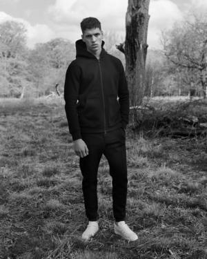 アディダス オリジナルスがカナダ発ウィングスアンドホーンズと初コラボ。スニーカーからウエアまで