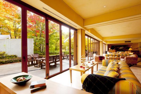 秋のきざしをスイーツと香り立つコーヒーで感じる。軽井沢ブレストンコートの季節限定ペアリングコース