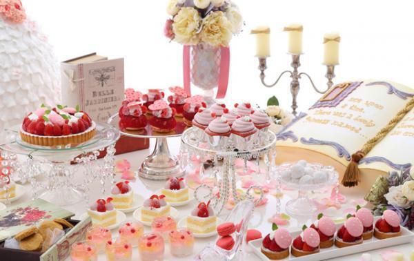 シンデレラに白雪姫...グリム童話で有名な3つのお城がスイーツになって登場!?ヒルトン大阪のデザートブッフェ