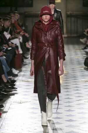 ファッション業界で脚光を浴びるデザイナーのデムナ・ヴァザリアが手掛けるヴェトモン