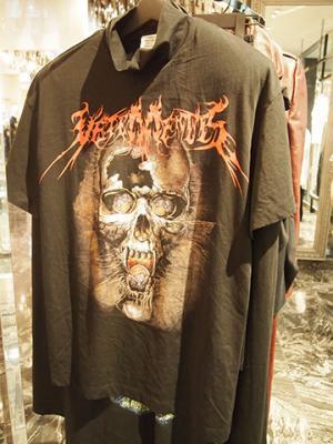 “着るクチュール”、ヴェトモン×コシェが新宿伊勢丹でポップアップ！一点ものの限定Tシャツなど