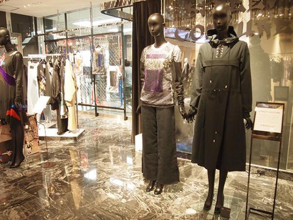 “着るクチュール”、ヴェトモン×コシェが新宿伊勢丹でポップアップ！一点ものの限定Tシャツなど