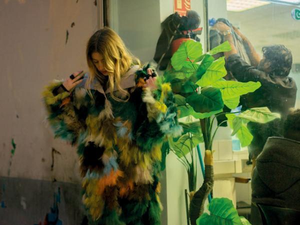 “着るクチュール”、ヴェトモン×コシェが新宿伊勢丹でポップアップ！一点ものの限定Tシャツなど