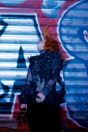 “着るクチュール”、ヴェトモン×コシェが新宿伊勢丹でポップアップ！一点ものの限定Tシャツなど