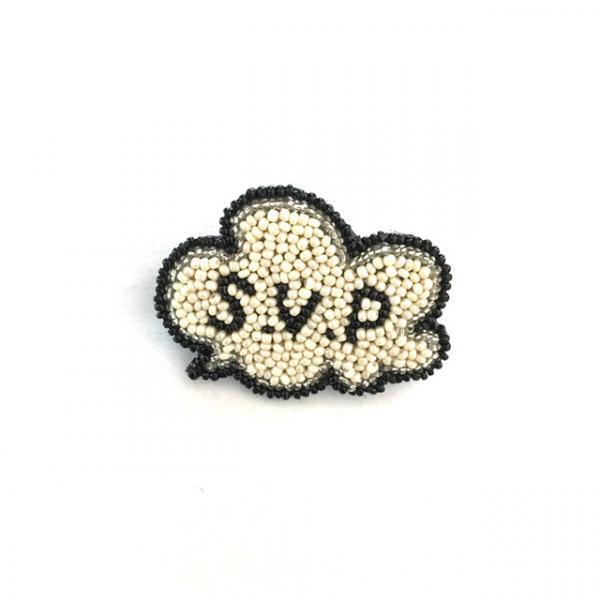 ミュベールのイカしたおばあちゃん「グランマ」が、小林モー子とのコラボでブローチになって登場