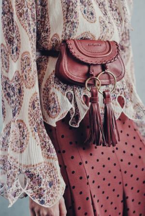 シーバイクロエから新バッグ「ポリー」が登場。クロスボディにもベルトバッグにも