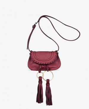 シーバイクロエから新バッグ「ポリー」が登場。クロスボディにもベルトバッグにも