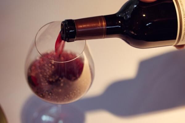 軽井沢ホテルブレストンコートでスイーツとワインのペアリングが楽しめる「ムニュ・デセール ワイン ペアリング」（6,500円）