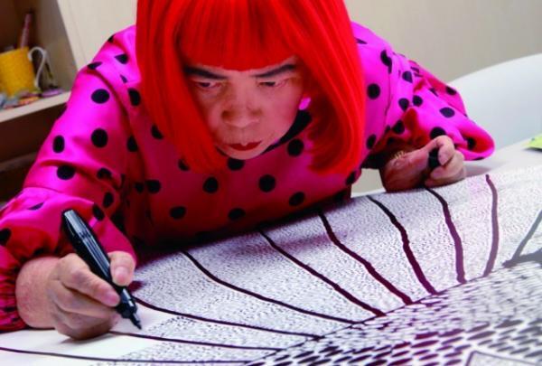 “おかっぱ髪のふたりの異才”草間彌生と山口小夜子のドキュメンタリー映画をトップミュージアムで同時上映