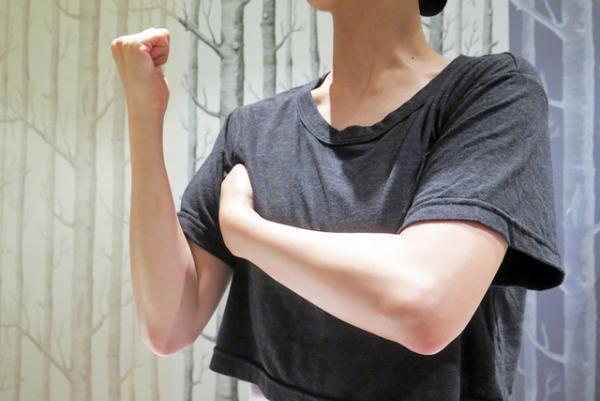 “食欲の秋”へ先手を打つ、二の腕ケア。習慣づけたいパーツごとのセルフマッサージ【Beauty Method】