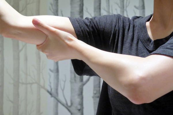 “食欲の秋”へ先手を打つ、二の腕ケア。習慣づけたいパーツごとのセルフマッサージ【Beauty Method】