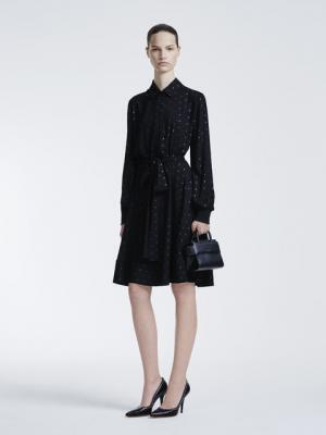 ジバンシィ、世界に先駆け限定コレクション「ジバンシィ エッセンシャルズ」を新宿伊勢丹で発売。日の丸から着想を得たバッグなど