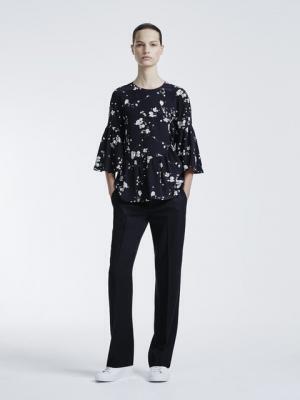 ジバンシィ、世界に先駆け限定コレクション「ジバンシィ エッセンシャルズ」を新宿伊勢丹で発売。日の丸から着想を得たバッグなど