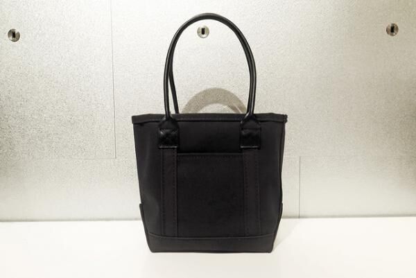 BLACK ON BLACK TOTE BAG S 26×34×12.5cm 1万5,600円／L.L.Bean