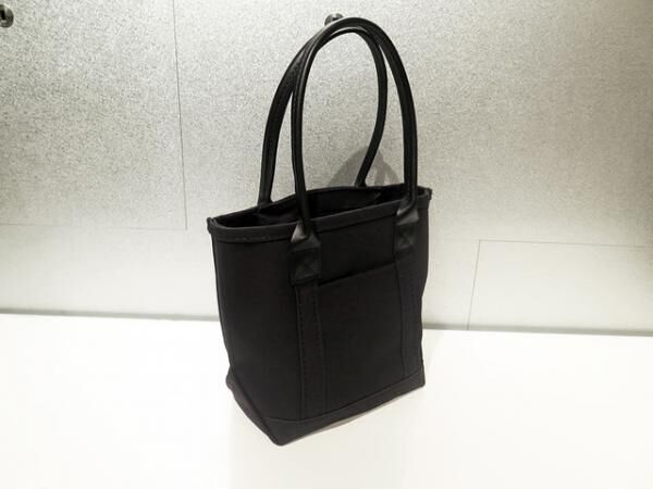 BLACK ON BLACK TOTE BAG S 26×34×12.5cm 1万5,600円／L.L.Bean