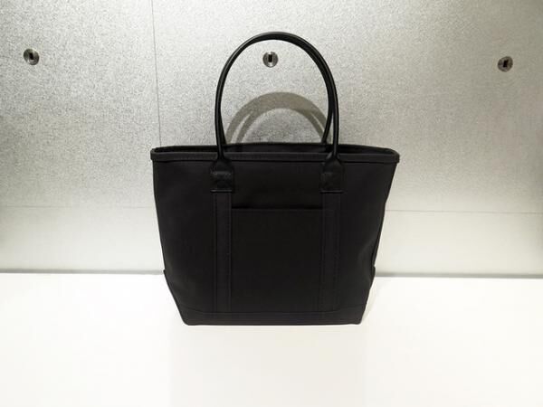 BLACK ON BLACK TOTE BAG M 32×44×4.5cm 1万7,600円／L.L.Bean
