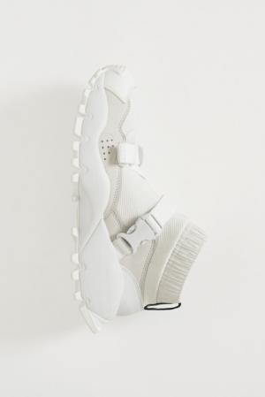 adidas Originals by HYKE、ラストシーズンとなる2016秋冬コレクションを一挙公開。国内4店舗で先行発売も