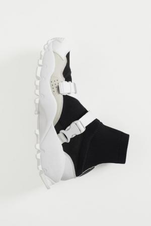 adidas Originals by HYKE、ラストシーズンとなる2016秋冬コレクションを一挙公開。国内4店舗で先行発売も