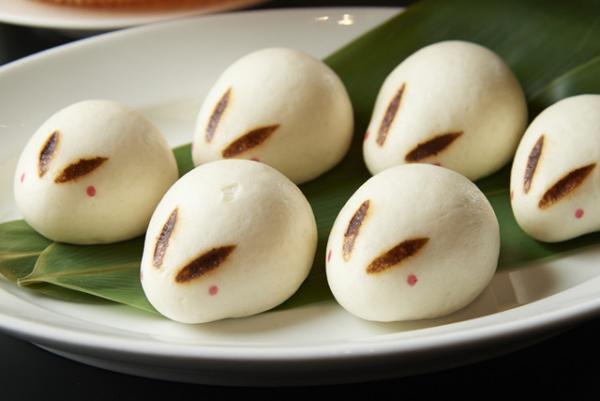 約30cmのゴマ風船の中に“月餅”と“うさぎ饅頭”!? グランド ハイアット 東京から秋限定メニューが登場