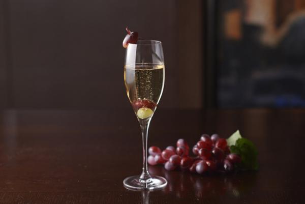 約30cmのゴマ風船の中に“月餅”と“うさぎ饅頭”!? グランド ハイアット 東京から秋限定メニューが登場