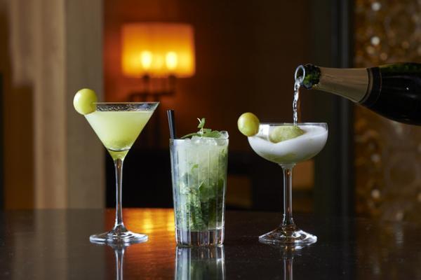 約30cmのゴマ風船の中に“月餅”と“うさぎ饅頭”!? グランド ハイアット 東京から秋限定メニューが登場