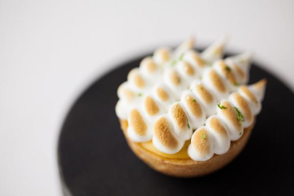 ドミニク・ブシェ トーキョーの“宝石”のようなプティ・ガトーが新宿伊勢丹に登場