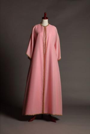 グレース・ケリーのクローゼットの中から、シャネルやディオールのドレス、希少な“ケリー”バックなど展示。世界初公開のティアラも