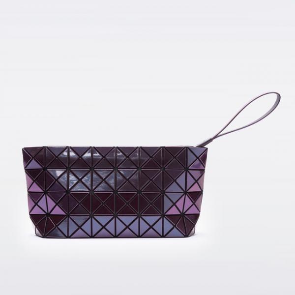 バオ バオ イッセイ ミヤケ「PRISM」にメタリックな新作、見る角度でバッグの色が変わる