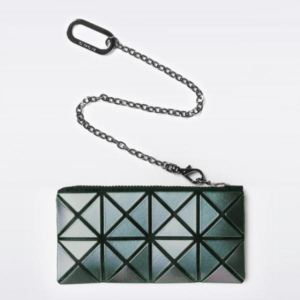 バオ バオ イッセイ ミヤケ「PRISM」にメタリックな新作、見る角度でバッグの色が変わる