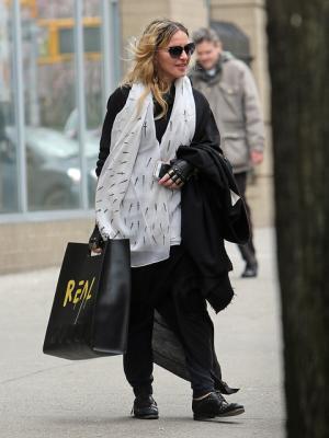 グッチ、GGロゴをカスタマイズした“グッチゴースト”。トラブル・アンドリューとのコラボコレクション