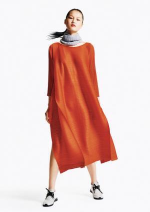 プリーツ プリーズ イッセイ ミヤケ、“器”の色彩や土のテクスチャーからインスピレーションを得た新作コレクション