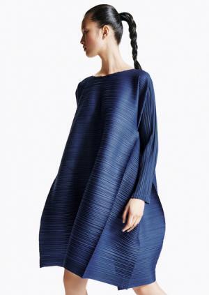 プリーツ プリーズ イッセイ ミヤケ、“器”の色彩や土のテクスチャーからインスピレーションを得た新作コレクション