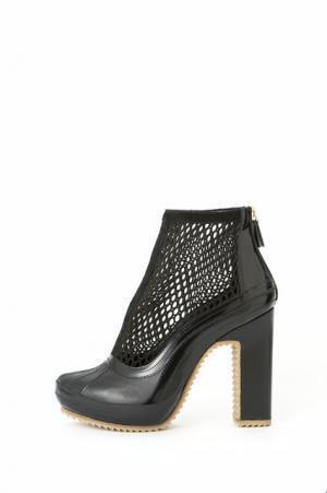 サカイ×ピエール アルディ、アウトドア要素が含まれたグラマラスなブーツ2型を発売