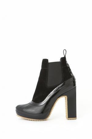 サカイ×ピエール アルディ、アウトドア要素が含まれたグラマラスなブーツ2型を発売