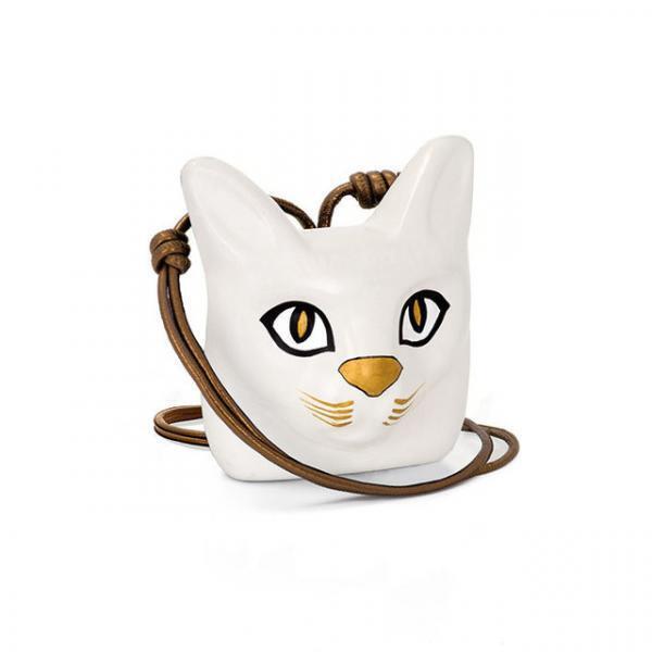 ロエベ、今季キーモチーフの「キャット フェイスネックレス」をFNO当日に先行発売！猫マスクもプレゼント