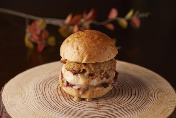 ハロウィンをモチーフにした“かぼちゃ型”バーガー登場！グランド ハイアット 東京で3種の月替わりハンバーガー