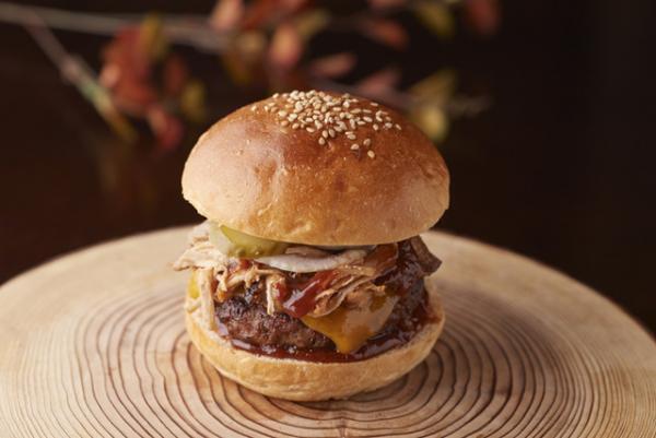 ハロウィンをモチーフにした“かぼちゃ型”バーガー登場！グランド ハイアット 東京で3種の月替わりハンバーガー