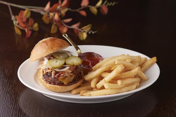 ハロウィンをモチーフにした“かぼちゃ型”バーガー登場！グランド ハイアット 東京で3種の月替わりハンバーガー
