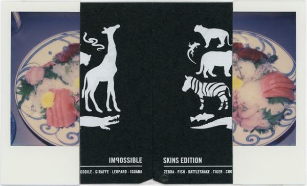 荒木経惟の個展「淫秋」が原宿で開催。“般若心經”を書でしたためた最新作を初展観