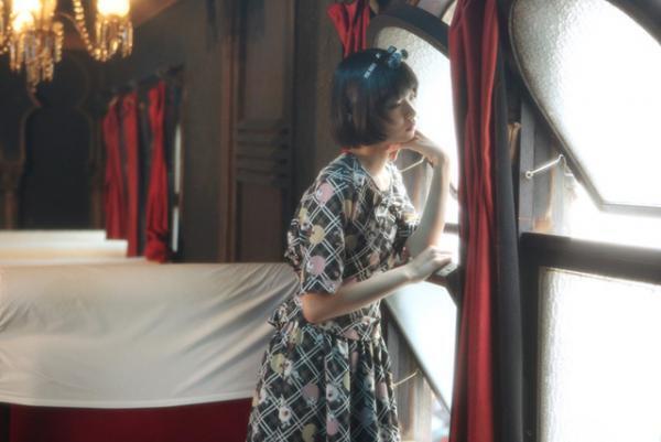 「純喫茶 PINK HOUSE」が新宿伊勢丹に登場！ダッフルコートやMA-1の限定復刻も。総監修は山口壮大、イラストは宇野亞喜良が担当