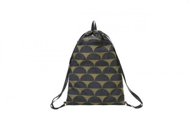 マルニ×ポーターのコラボ第3弾より、秋冬コーデを軽やかに楽しめる新色“オリーブ”が登場