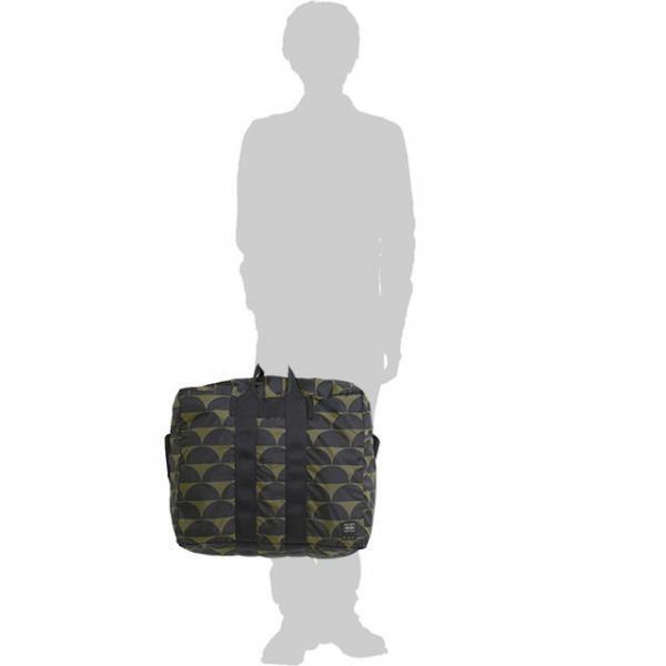 マルニ×ポーターのコラボ第3弾より、秋冬コーデを軽やかに楽しめる新色“オリーブ”が登場