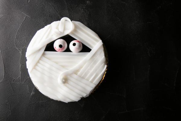 モンスターやミイラのスイーツ、赤く染まるカクテルなどが登場。ヒルトン東京でハロウィン限定メニュー