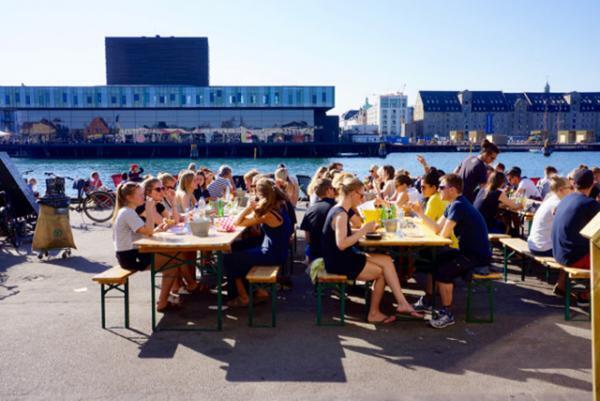 北欧のライフスタイルマーケットが青山で開催。ヴィンテージ家具や雑貨など40店舗が出店