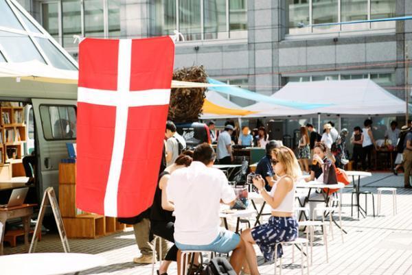 北欧のライフスタイルマーケットが青山で開催。ヴィンテージ家具や雑貨など40店舗が出店