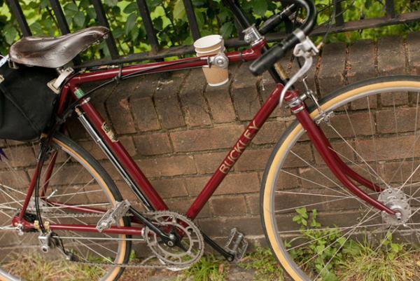 ドレスコードは“ツイード”、ロンドン発の自転車イベント「ツイードラン 東京」開催、12月は繊維産地・尾州