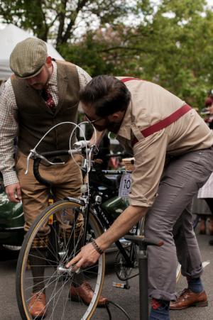 ドレスコードは“ツイード”、ロンドン発の自転車イベント「ツイードラン 東京」開催、12月は繊維産地・尾州